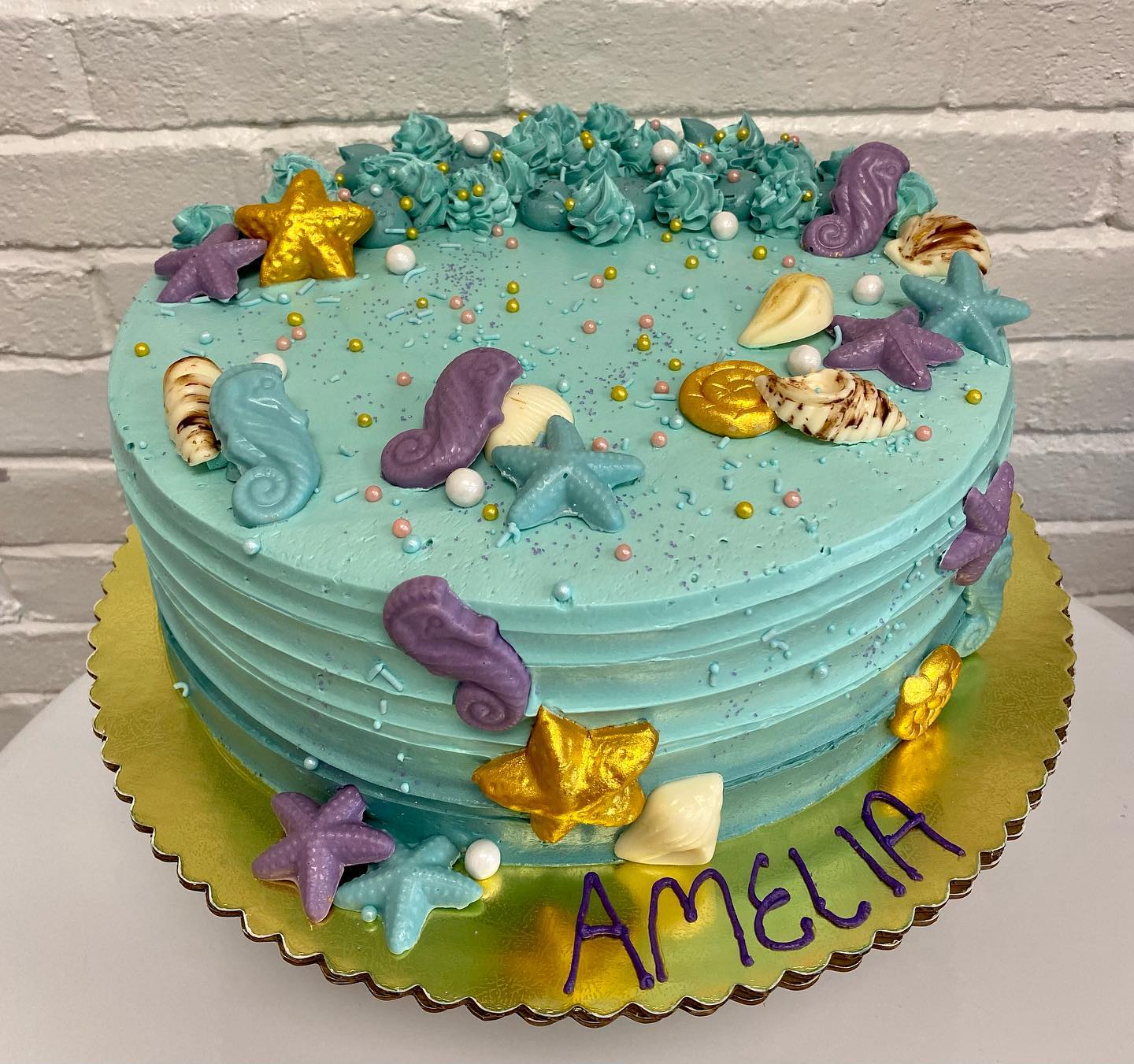 A fun under the sea cake! 🪸🐠💧#thepursuitofpastry #ctbakery #underthesea #texturedsides #chocolatemolds #buttercream #oldsaybrookctbakery